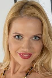 Kitty Yue's Instagram, Twitter & Facebook