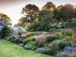 Garden Design Magazine On Instagram Do You Enjoy Seeing Beautiful Gardens Make Sure You Re Signed Up F Garden Design Magazine English Garden Garden Design