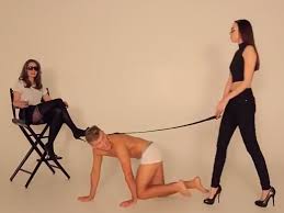 Pour ce faire, elle suit une femme qui demande à un homme de venir à son chevet, pour la porno, jouée pour de vrai devant la caméra. Ces Feministes Qui Nous Inspirent Reines Du Monde