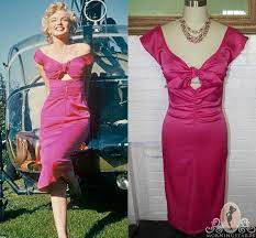 Marilyn Monroe Niagara Wiggle Dress Hot Pink Or By Morningstar84 215 00 Marilyn Monroe Fashion Marilyn Monroe Outfits Marilyn Monroe Pink Dress