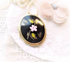Medaillon Porte Cheveux Vintage Pendentif Porte Photo Camee Email Dore Fleur Ovale Drop Earrings Etsy Earrings
