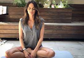 Vindecarea ei a început odată cu o călătorie în india, acol. MeditaÈ›ia Un ExerciÈ›iu Necesar Text By Andreea Raicu Alistmagazine