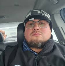 Hoping for some help, but please don't come for me lol…I haven't had to use  a Laundromat/Laundrymat in many years. What is the best (cleanest) one  locally? Do they still take quarters (