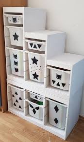 Dieser Ikea Trofast Hack Zeigt Wie Man Ganz Einfach Und Gunstig Aus Einem Altem Ikea Trofast Reg Ikea Trofast Diy Bedroom Storage Bedroom Organization Storage