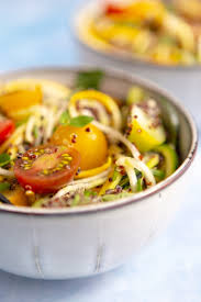 Salade De Spaghetti De Courgettes Au Quinoa Et Tomates Recette Salade De Spaghetti Spaghetti De Courgette Salade