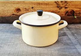 Yellow Enamel Pan Vintage Enamelware Enamel Casserole Dish Vintage Farmhouse Kitchen Small Saucepan French Kitchen Vintage Home Decor Vintage Enamelware Yellow Enamel Enamelware