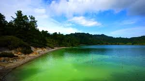 #5 banyak tempat wisata yang menarik dan bersejarah. Triptrus Exploring Wonderful Indonesia