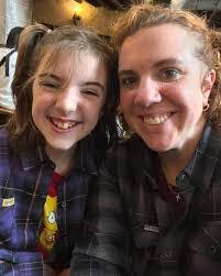 Julie Ludden's Instagram, Twitter & Facebook