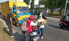 Deli serdang dengan alamat t. Alumni Sman 1 Tanjung Morawa Turun Gunung Bagikan Masker Gratis