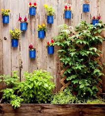 Uber 30 Deko Ideen Fur Den Gartenzaun Die Freude Bereiten Gartendeko Selber Machen Garten Deko Gartenzaun