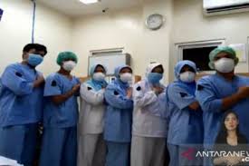 We did not find results for: Perawat Gunakan Pita Hitam Bentuk Duka Cita Terhadap Rekan Sejawat Antara News