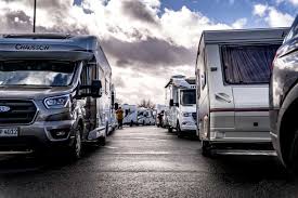 Mai, zum tag der arbeit, demonstrierten tausende menschen in unterschiedlichen städten deutschlands. Camper Demo In Wiesbaden Wiesbaden Lebt