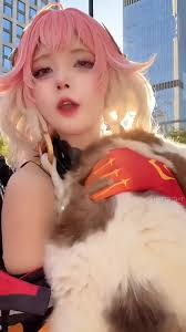Changli’s kiss 💋 — if you blink, you automatically miss it! Wuthering  Waves , Cosplay by: 顾言一 (Gu Yanyi), #wutheringwaves #cosplay #cosplaygirl  #memes #cosplaying #changli #cats #closeupshot #kisses