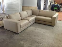 Un divano angolare con tre cuscini avrà misure di circa un metro. Divani Su Misura Ad Angolo Tino Mariani