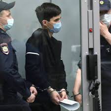Napavshij Na Shkolu V Kazani Predlagal Odnoklassnikam Szhech Zavucha Sledstvie I Sud Silovye Struktury Lenta Ru