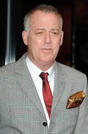 Emotional Michael Barrymore apologises for actions