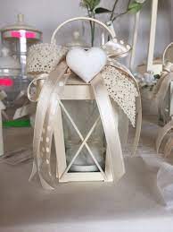Bomboniere portacandele a lanterne online in metallo e vetro novità 2018, adatte per bomboniere matrimonio e anniversario ecc ad un prezzo stock!!!moderne ed originali lanterne per bomboniere matrimonio 2018 di design moderno in metallo laccato bianco/panna con raffigurazione di una coppia stilizzata su due lati: Bomboniere Matrimonio Lanterne