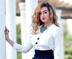 هنا الزاهد نشرت عبر حسابها على انستجرام الفيديو الدعائي الأول لمسلسل حلوة الدنيا سكر الذي تشارك في بطولته مع مجموعة من النجوم، وفاجئت الفنانة المصرية جمهورها بالشكل الجديد الذي ظهرت عليه في الفيديو الدعائي للعمل الذي تجسد فيه أكثر من. Ù‡Ø´Ø§Ù… Ø¬Ù…Ø§Ù„ ÙŠØ¹Ù„Ù† Ø§Ù†ÙØµØ§Ù„Ù‡ Ø¹Ù† Ù‡Ù†Ø§ Ø§Ù„Ø²Ø§Ù‡Ø¯ Ø¨Ù‡Ø°Ù‡ Ø§Ù„Ø·Ø±ÙŠÙ‚Ø© Ù…Ø¬Ù„Ø© Ø§Ù„Ø¬Ù…ÙŠÙ„Ø©