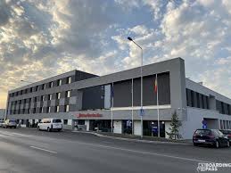 Mobilată și utilata compusă din 1 dormitor, un living, o bucătărie open space, o baie si un hol mobilata și utilata , avem si filmare pentru cei interesati, pot. Hotelul Hilton Gardenn Inn De La Aeroportul Otopeni A Fost Deschis Oficial