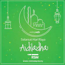 Apabila hari siang, lilin upacara akan dibakar, pakaian baru yang berwarna merah akan memeriahkan suasana, di samping ucapan 'kong hee fatt choy' akan diucapkan sesama penganut. Selamat Hari Raya Aidiladha Rsm Malaysia