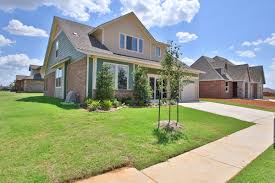 11408 Nw 104th St Yukon Ok Oklahoma S Listing Agent Josh With Metro First Realty Of Edmond Seller S Cho Model Homes Estate Homes Better Homes And Gardens
