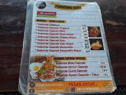 Sejumlah menu makanan dan minuman yang halal, mulai dari burger, hot dog, ayam goreng, dan aneka snack andalan a&w tersebut dibanderol dengan harga jika anda tertarik untuk menikmati hidangan cepat saji di a&w. Omah Geprek Cepu