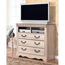 Silverglade manor is a great manor in the midst of silverglade vineyard. Silverglade Mansion Bedroom Set With Underbed Storage