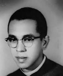 Edmundo Adriano Martínez Howley El 21 de diciembre de 1938 nació en Las  Matas de Farfán, provincia San Juan de la Maguana, Edmundo Adriano Martínez  Howley, sacerdote, educador y periodista dominicano, cuya