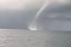 Check spelling or type a new query. Fenomena Waterspout Di Banyuwangi Terjadi 2 Menit Dan Viral Di Medsos Berikut Penjelasan Ahli Halaman All Kompas Com