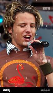 BOY BAND V, AARON BUCKINGHAM, POWER IN THE PARK, SOUTHAMPTON, 13-06-04 PIC  MIKE WALKER, 2004 Stock Photo