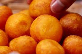 Ubi yang sudah dioven lelehan getahnya menyerupai cairan gula yang lengket dan manis seperti madu, ujar eni kepada tribun jabar. Resep Bola Ubi Madu Ala Yummy App Begini Cara Membuatnya Yang Enak