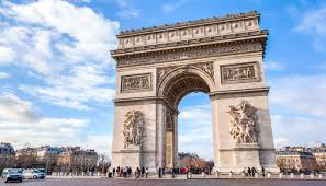 Przejście pod łukiem triumfalnym autora lub autorów zwycięstwa było punktem kulminacyjnym. W Warszawie Powstanie Luk Triumfalny Upamietniajacy Bitwe Warszawska