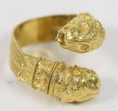 lot art 21k gold ring with two lions