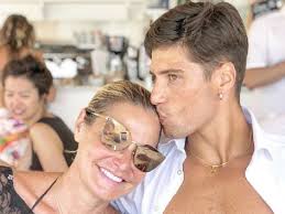 Il sito ufficiale di simona ventura, con video, foto, biografia, contatti e tutte le notizie su simona ventura e i suoi programmi televisivi. Niccolo Bettarini La Dedica Per La Mamma Simona Ventura