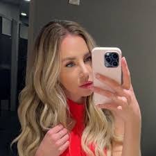 Virginia Dewey's Instagram, Twitter & Facebook