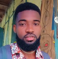 Mwen ki prete tlf zanmi m lan pou m ekri mennaj mwen . Mwen 🙎‍♀️: Hi bby  🥰 je t'aime , ou manke m honey Bae🙎🏻‍♂️: Hi🥰 , je t'aime aussi 🙈