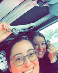 Lindsey Tew's Instagram, Twitter & Facebook