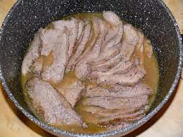 Rosbif in pentola a pressione. Roast Beef In Pentola