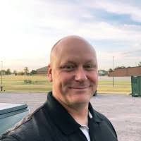 300+ perfiles de «William Kline»