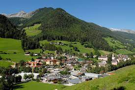 Mühlwald, prettau, sand in taufers, brandberg the municipality of ahrntal contains the frazioni (subdivisions, mainly villages and hamlets) lutago. Rund Ums Ahrntal