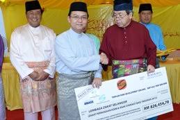 Masjid darul ehsan) is the first mosque in subang jaya, selangor, malaysia. Sultan Selangor Berkenan Terima Bayaran Zakat Perniagaan Kdeb Dan Rhb Islamic Bank Serta Sampaikan Sumbangan Kepada Pelajar Asnaf Kuis Dan Mualaf Lembaga Zakat Selangor