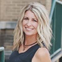 Lisa Buth's Instagram, Twitter & Facebook