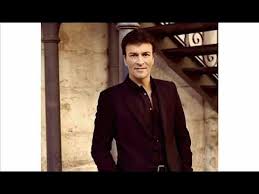 He lived there for 20 years. Tony Carreira Didier Barbelivien Voyageur Solitaire Youtube