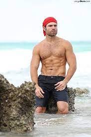 Ocupó el cargo en eleciones democráticas después del gobierno transitorio de valentín paniagua. Roberto Manrique Net Worth 2020 Salary Age Height Weight Bio Family Career Wiki