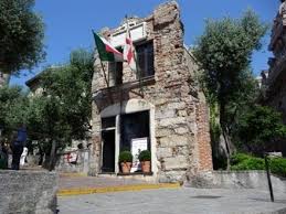 Iată 5 curiozități despre cristofor columb și câteva detalii mai puțin știute despre acest explorator și cele patru călătorii legendare ale sale. Casa Familiei Columb Liguria Informatii Si Galerie Imagini Hoteluri In Apropiere