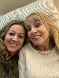 Carrie Batz's Instagram, Twitter & Facebook