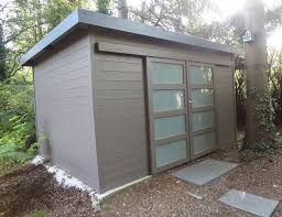 gorgeous in the garden cabane jardin cabanon de jardin structure de jardin