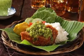 Perpaduan bumbu pada resep ayam geprek ini memberikan kelezatan yang luar biasa. Resep Ayam Geprek Cabai Hijau Ala Yummy Rasanya Bikin Lidah Bergoyang
