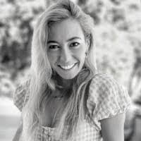 Elizabeth Mcfarlane's Instagram, Twitter & Facebook