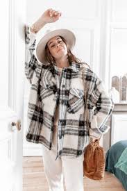 Elle retient très bien la chaleur tout en laissant le corps respirer. Manteau Court Oslo 100 Laine Beige Fashion Fashion Inspo Outfits Fashion Outfits